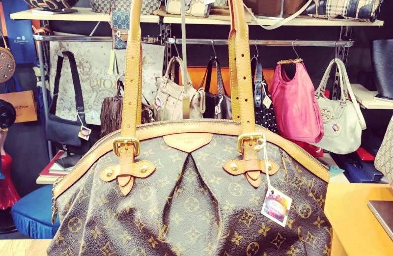 Louis Vuitton modello Tivoli GM in Canvas Monogram e pelle di Vacchetta